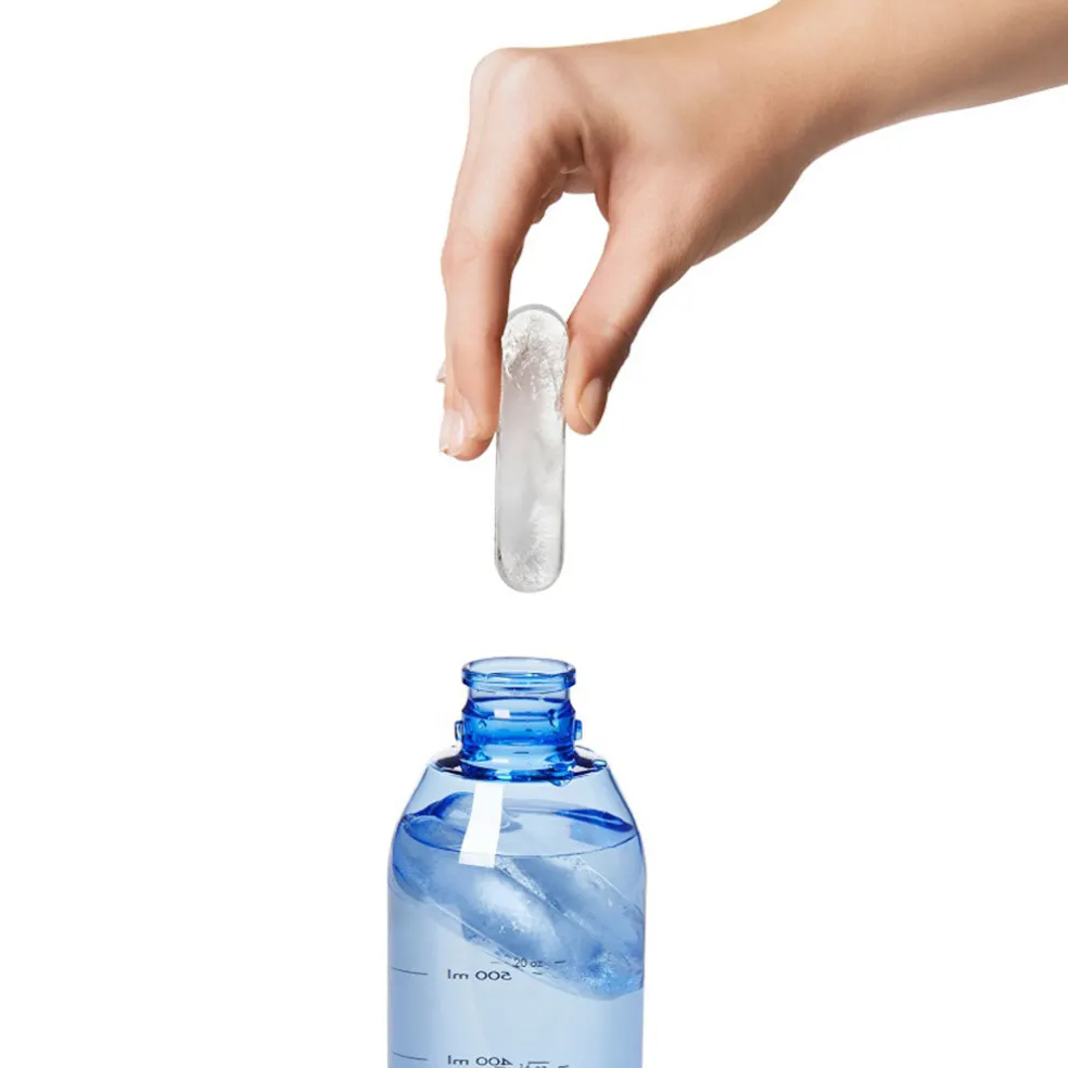 Bandeja de hielo para cubitos estrechos para botellas OXO