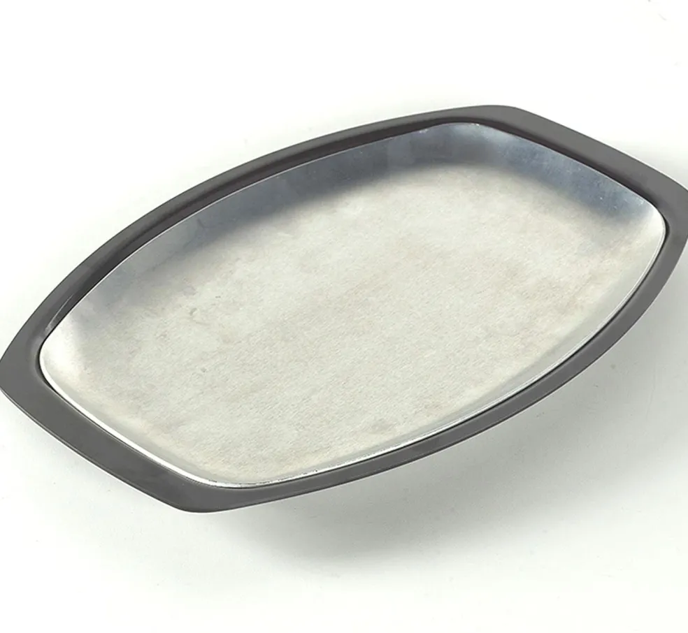 Bandeja para cocinar y servir de base aislante Nordic Ware (¡un clásico de 1940!)