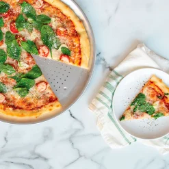 Bandeja para pizza Naturals® de Nordic Ware