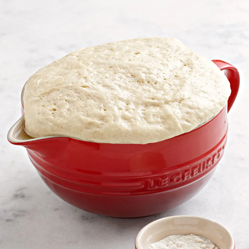 Bol cerámico con asa y pico vertedor de Le Creuset