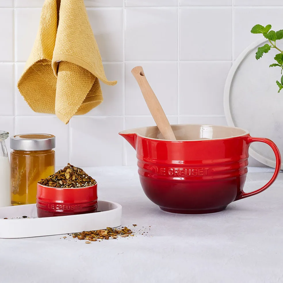 Bol cerámico con asa y pico vertedor de Le Creuset