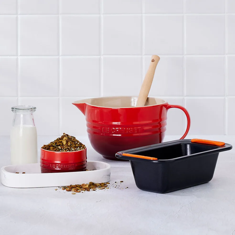 Bol cerámico con asa y pico vertedor de Le Creuset