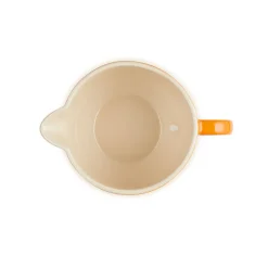 Bol cerámico con asa y pico vertedor de Le Creuset