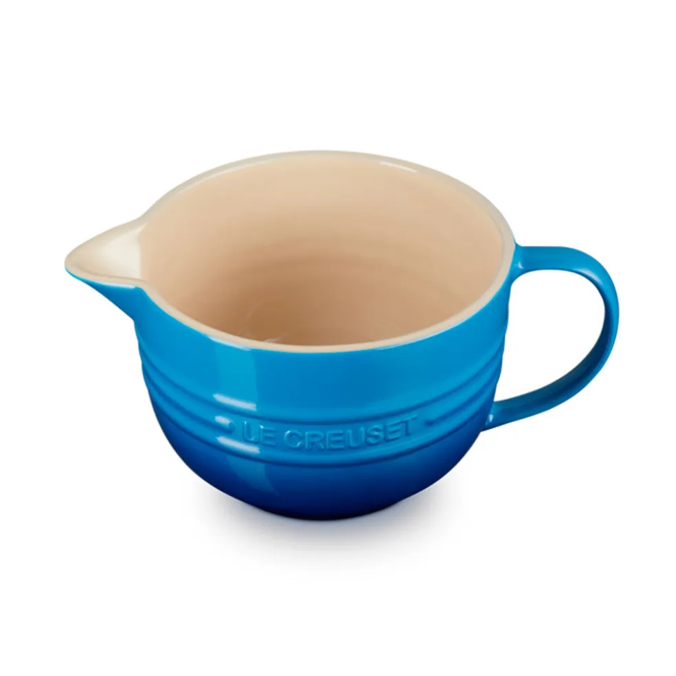 Bol cerámico con asa y pico vertedor de Le Creuset