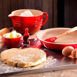 Bol cerámico con asa y pico vertedor de Le Creuset