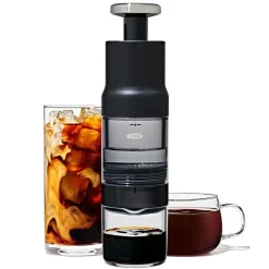 Cafetera portátil manual para café caliente y cold brew Rapid Brewer OXO