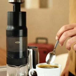 Cafetera portátil manual para café caliente y cold brew Rapid Brewer OXO