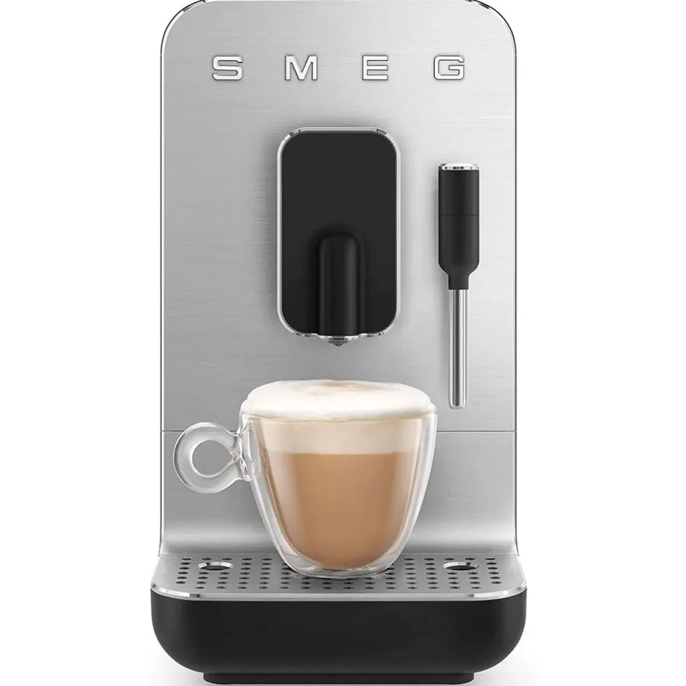 Cafetera superautomática con vapor de Smeg