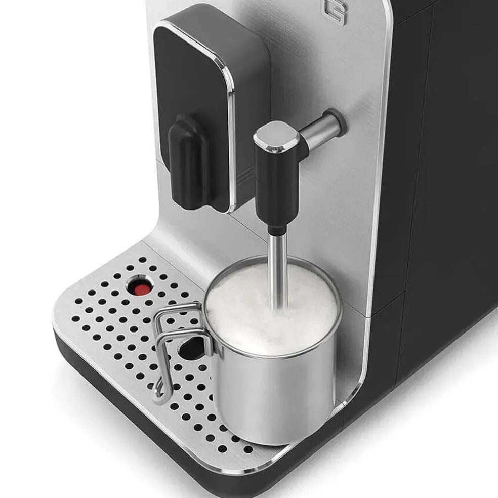 Cafetera superautomática con vapor de Smeg