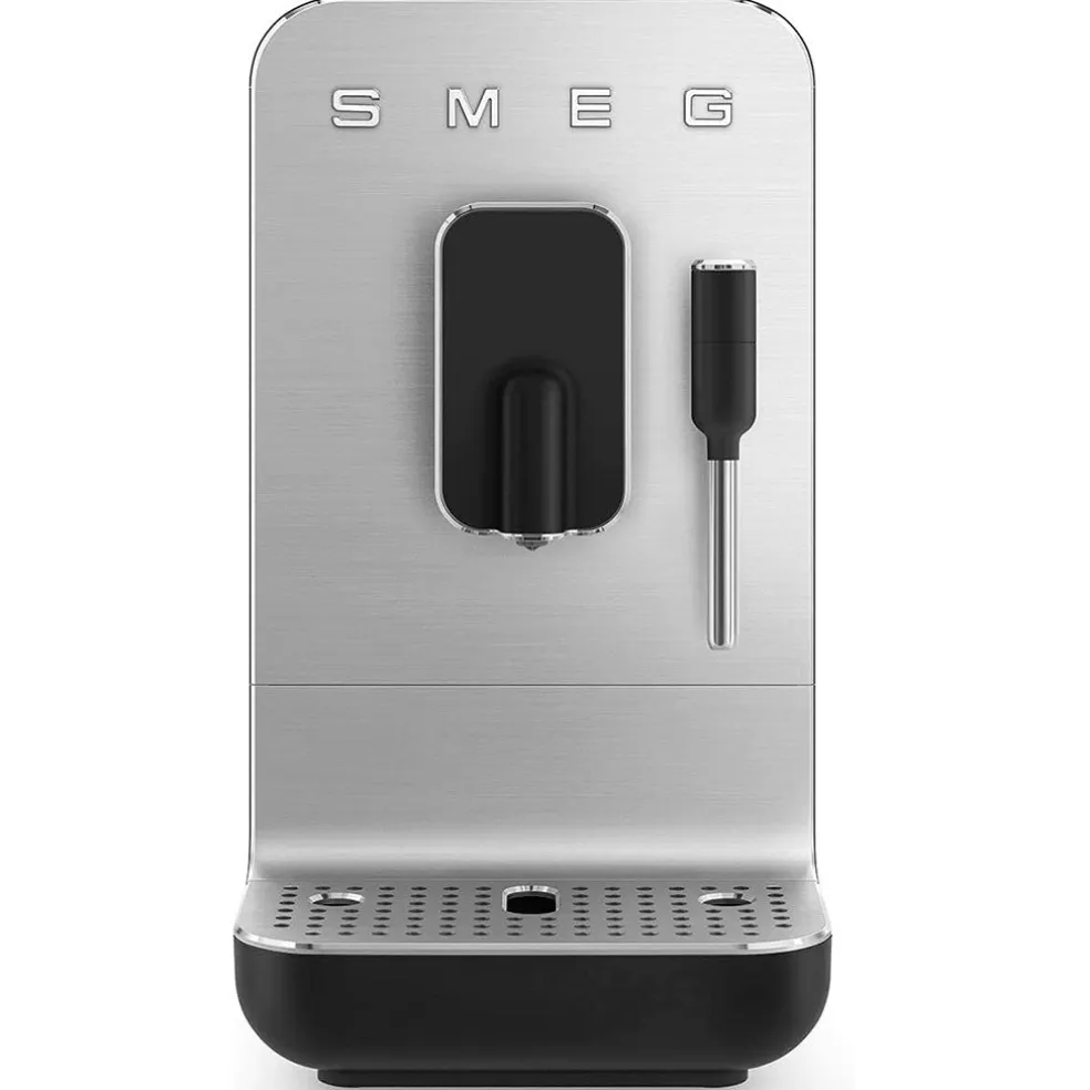Cafetera superautomática con vapor de Smeg