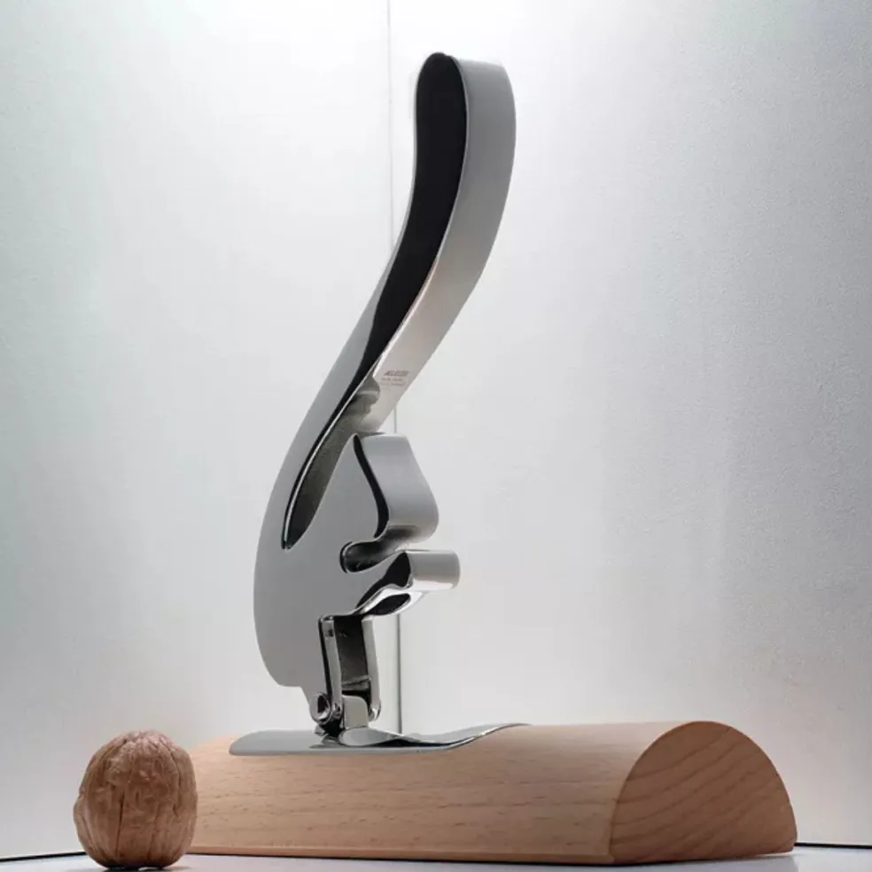 Cascanueces Scoiattolo de acero con base de madera Alessi