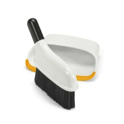 Cepillo con pala compacta SoftWorks OXO
