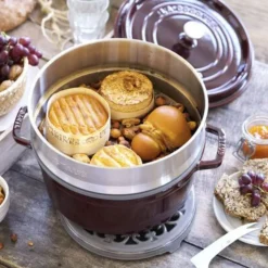 Cocotte de hierro fundido con vaporera de inox Staub