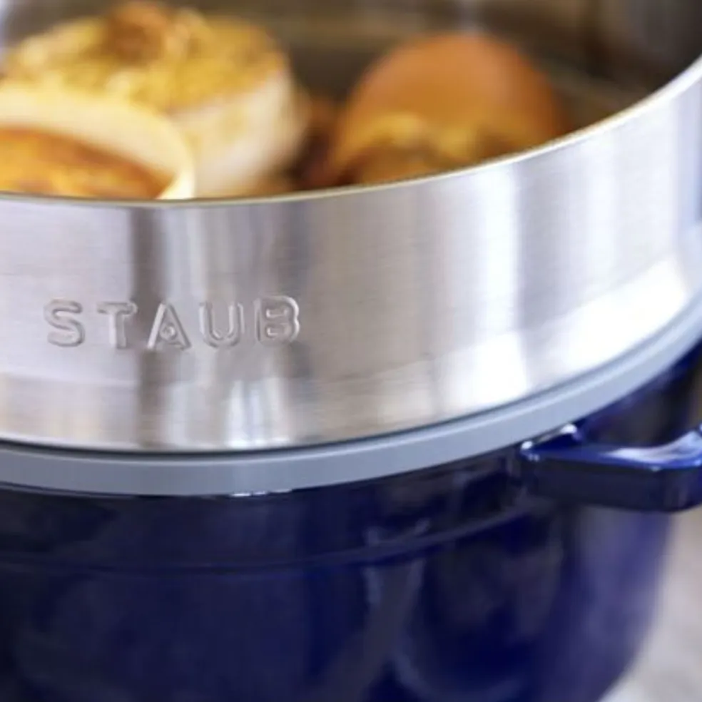 Cocotte de hierro fundido con vaporera de inox Staub