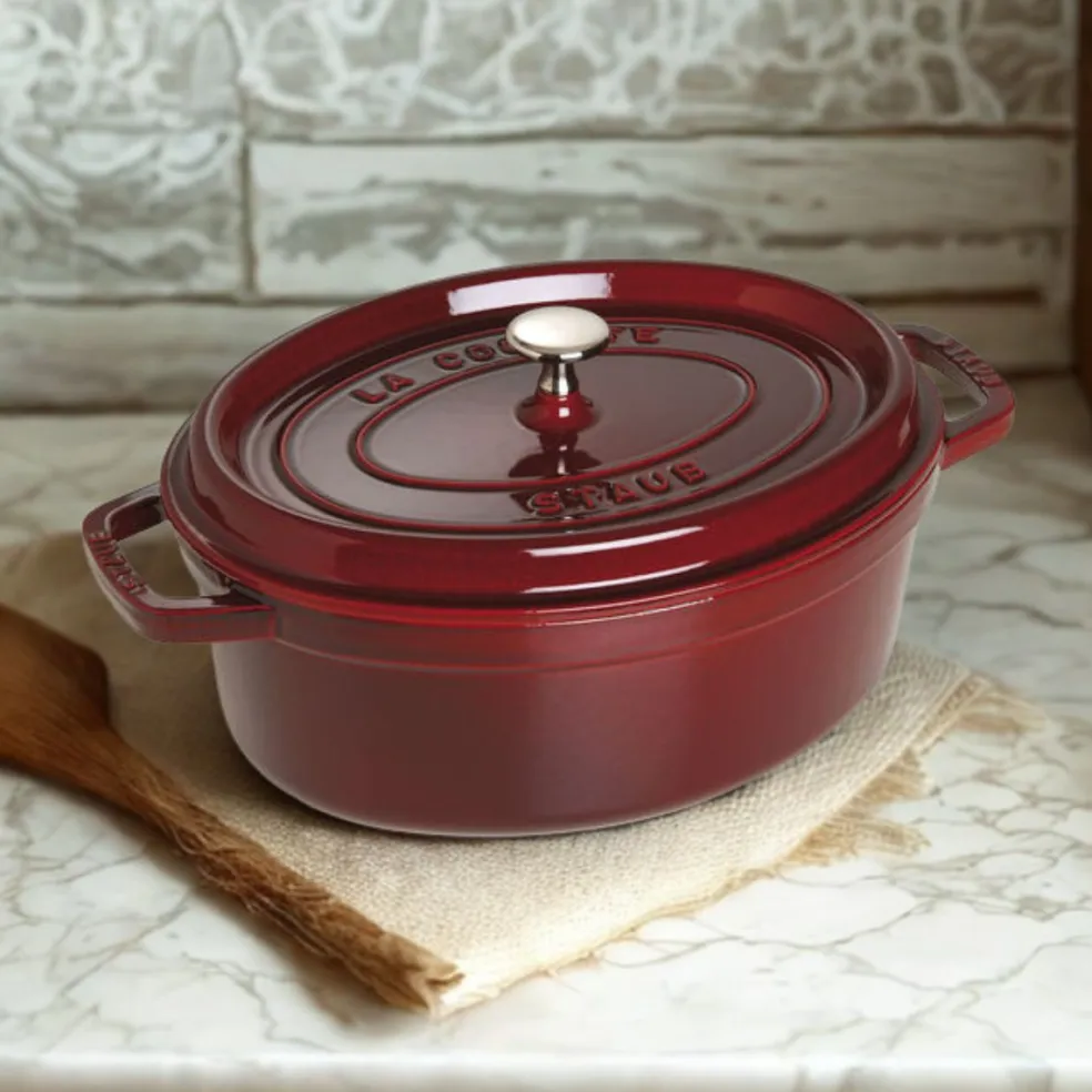 Cocotte de hierro fundido ovalada Staub