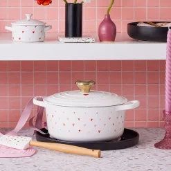 Cocotte redonda con corazones Le Creuset