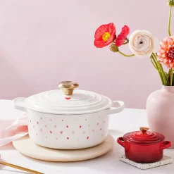 Cocotte redonda con corazones Le Creuset