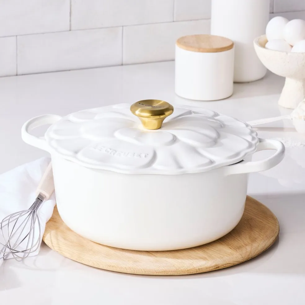 Cocotte redonda de hierro Pétalo Le Creuset
