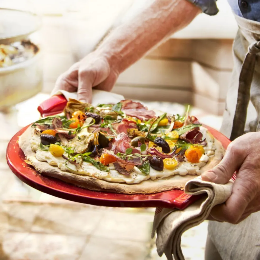 Conjunto bandeja cerámica para pizza y masas + Pala de madera Emile Henry