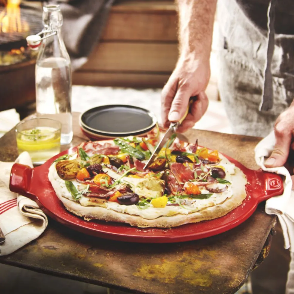 Conjunto bandeja cerámica para pizza y masas + Pala de madera Emile Henry