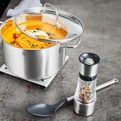 Cuchara de nailon para servir con mango de inox Basic Line Rösle