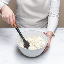 Cuchara de silicona para servir con mango de madera Staub