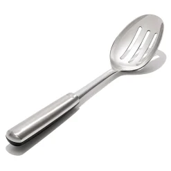 Cuchara perforada para servir Steel™ OXO