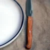 Cuchillo de mesa estilizado con mango de olivo Pallarès