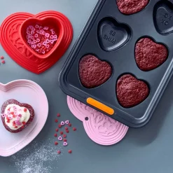 Molde 6 bizcochos corazón con mensaje Le Creuset