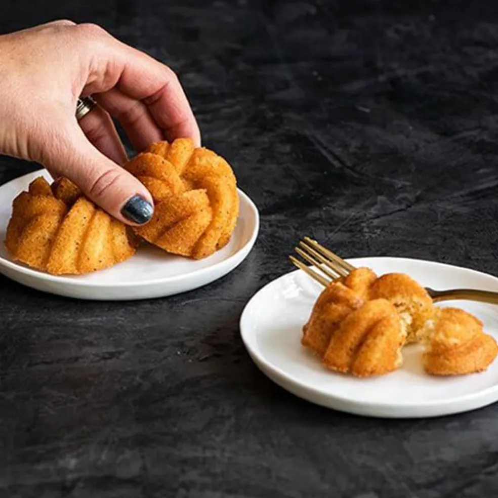 Molde Braided Bundtlette Pan Nordic Ware 75º Aniversario