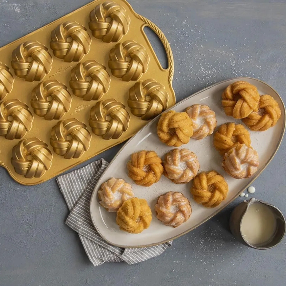 Molde Braided Bundtlette Pan Nordic Ware 75º Aniversario