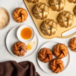 Molde Braided Bundtlette Pan Nordic Ware 75º Aniversario