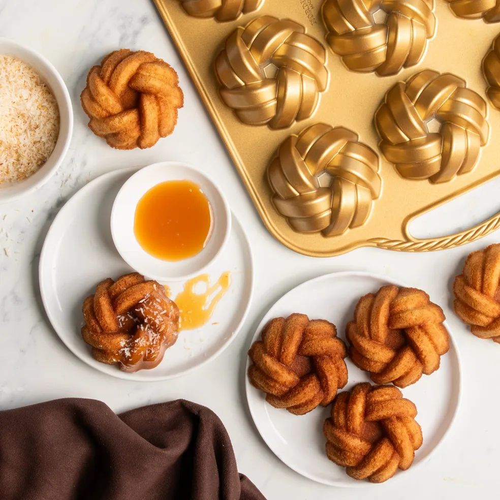 Molde Braided Bundtlette Pan Nordic Ware 75º Aniversario