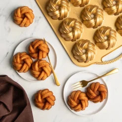 Molde Braided Bundtlette Pan Nordic Ware 75º Aniversario