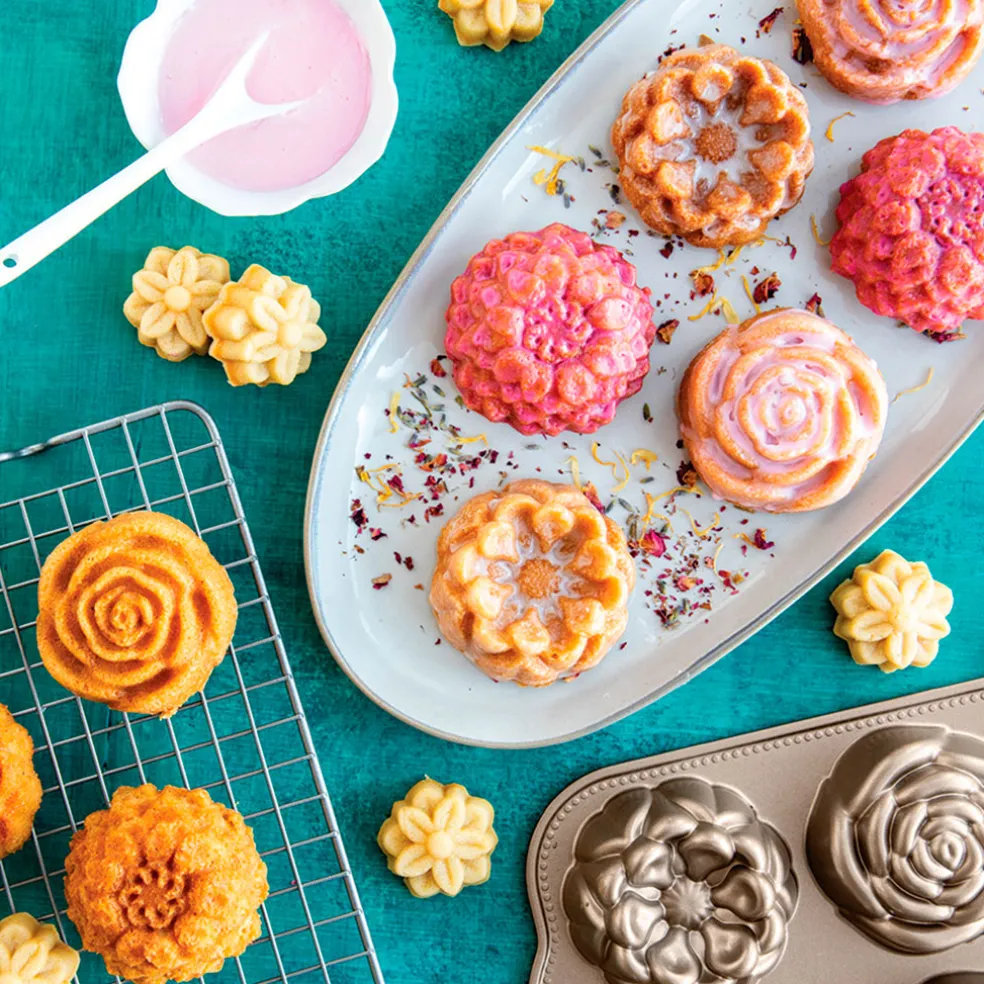 Molde Floral Cakelet Nordic Ware