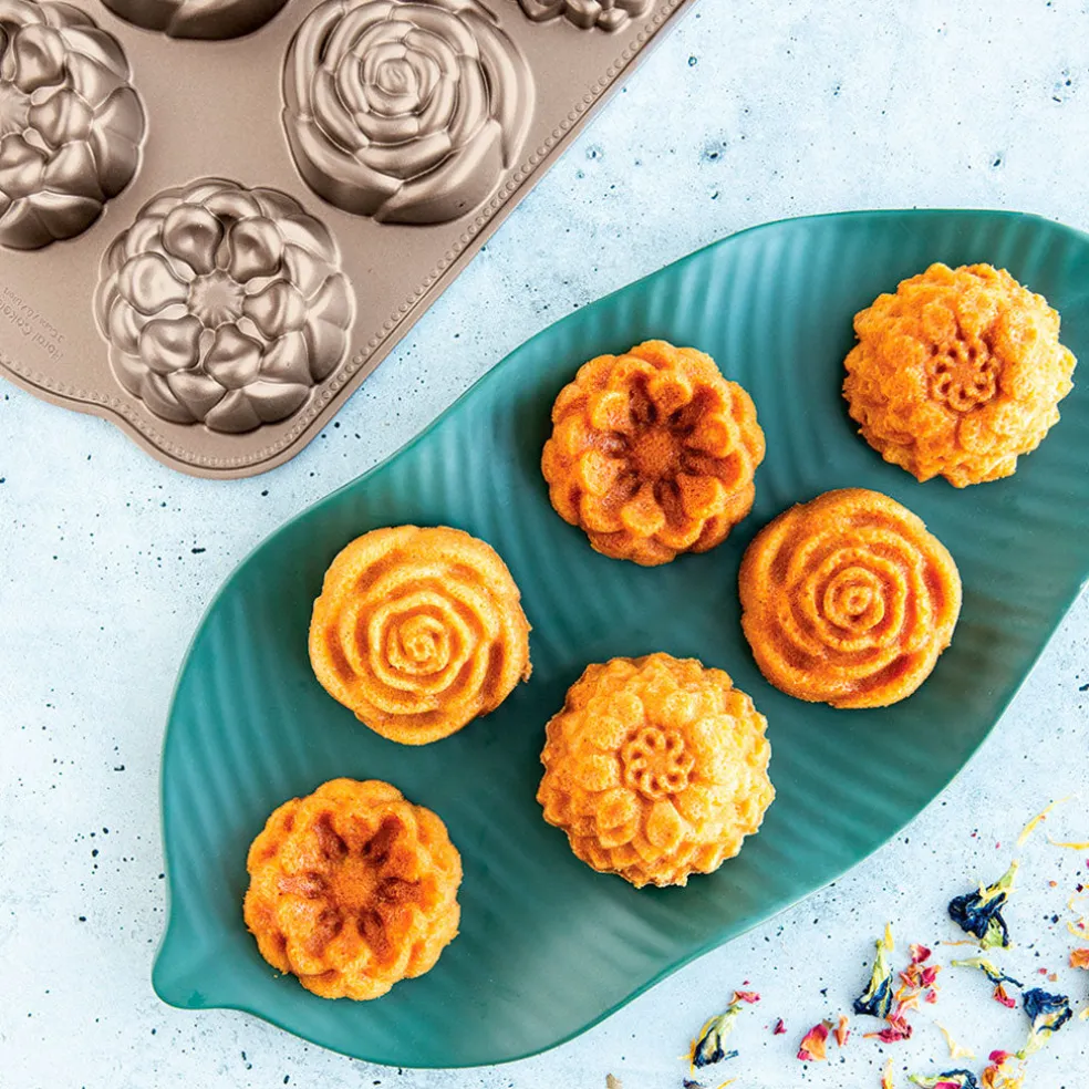Molde Floral Cakelet Nordic Ware