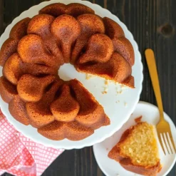 Molde Magnolia Bundt Nordic Ware