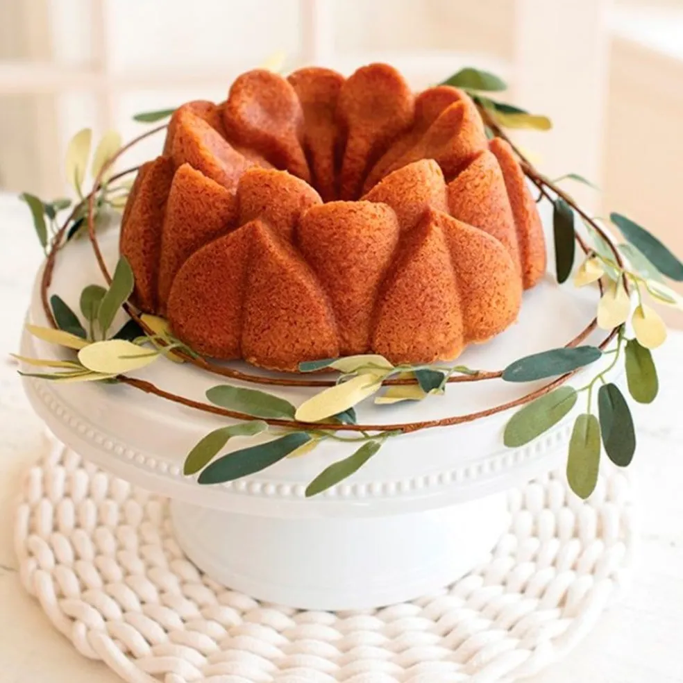 Molde Magnolia Bundt Nordic Ware