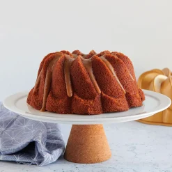 Molde Pirouette dorado Bundt Nordic Ware