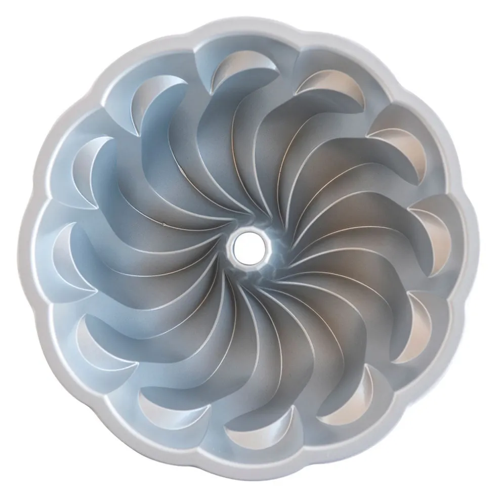 Molde Pirouette dorado Bundt Nordic Ware