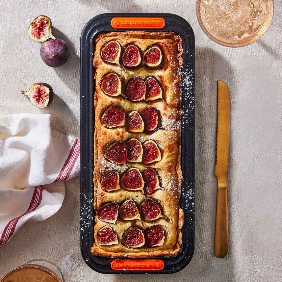 Molde rectangular antiadherente con base extraible Le Creuset