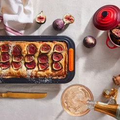 Molde rectangular antiadherente con base extraible Le Creuset