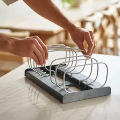 Organizador de cocina para moldes, bandejas y sartenes DraweStore Joseph Joseph
