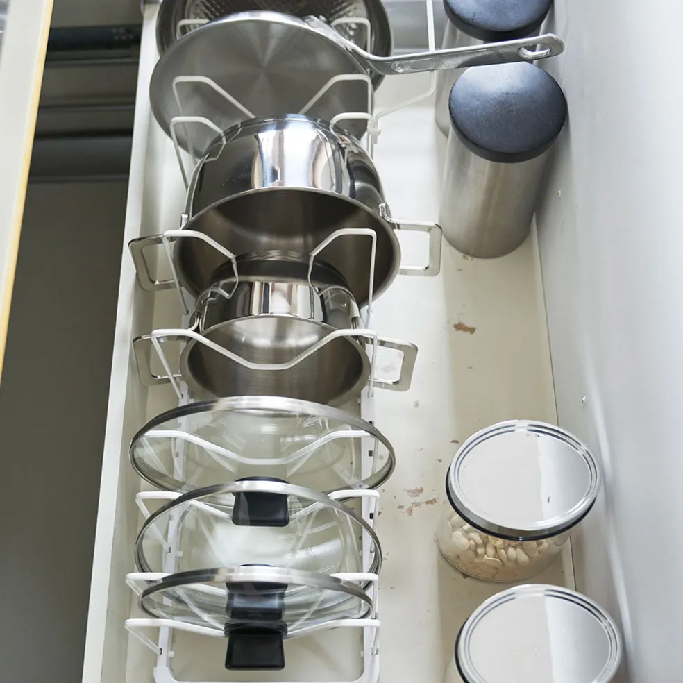 Organizador para tapas y sartenes extensible Yamazaki