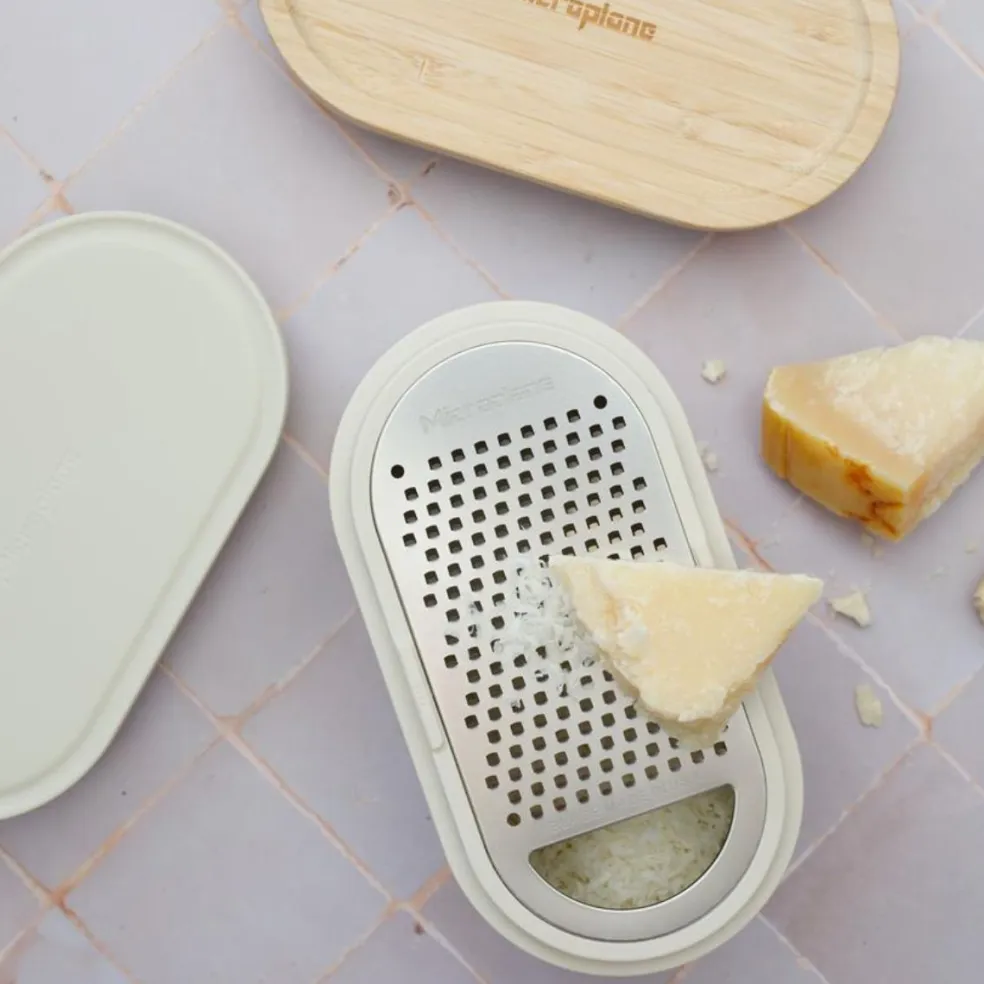 Rallador con contenedor y dos tapas Microplane