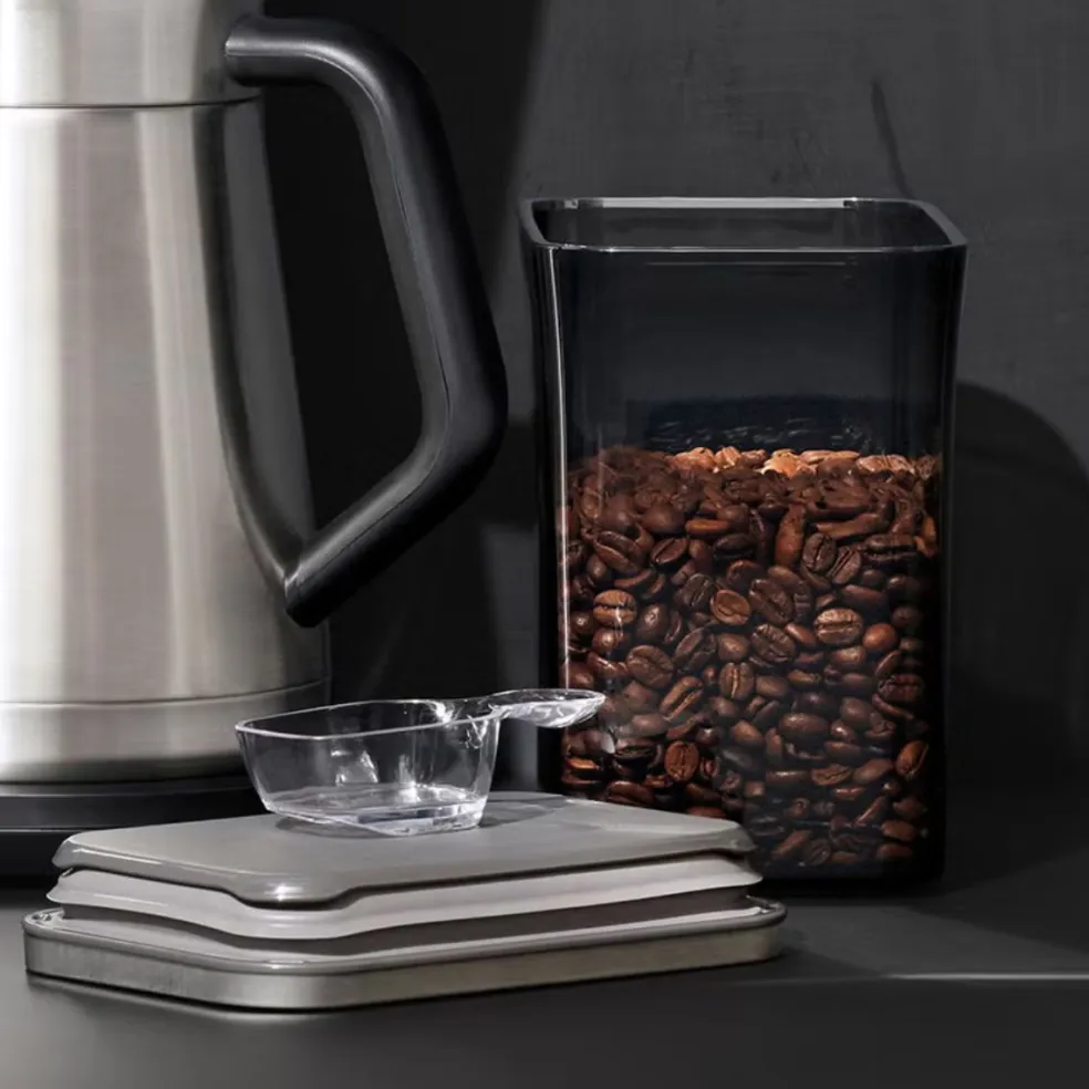 Recipiente tintado para café con tapa de acero y cuchara POP 2.0 STEEL OXO