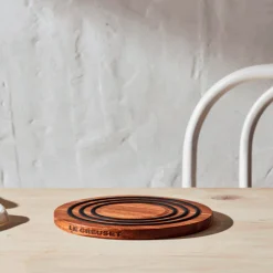 Salvamanteles magnético de madera Le Creuset