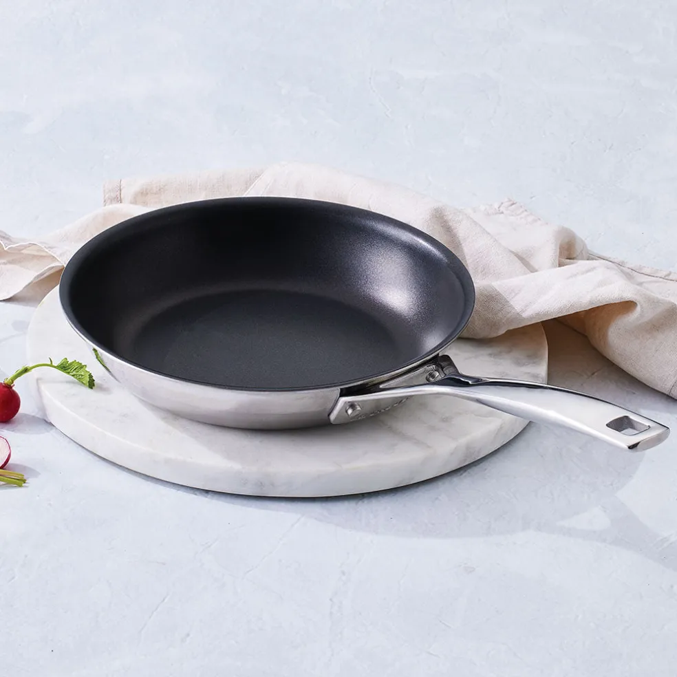 Sartén baja antiadherente 3-PLY Classic Le Creuset