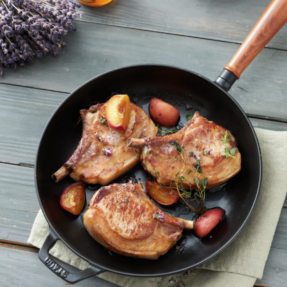 Sartén de hierro fundido con mango de madera Staub