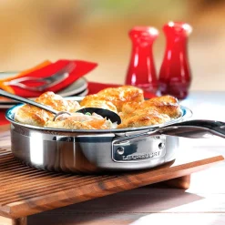 Sauté inox con accesorio para huevos poché de Le Creuset